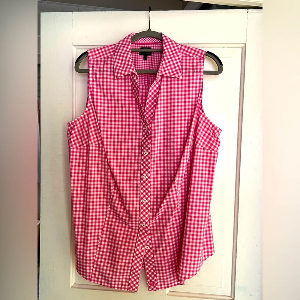 Talbots no iron 100%. cotton sleeveless shirt.